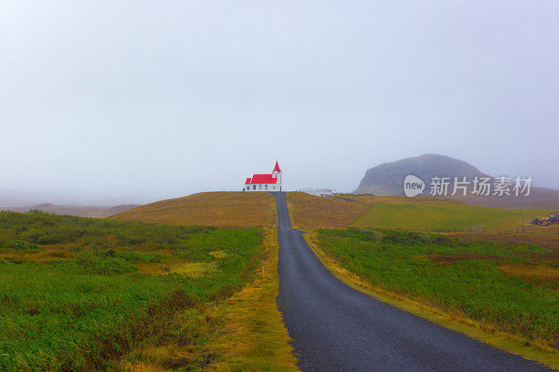 冰岛Hellissandur: Ingjaldshólskirkja(红白教堂)